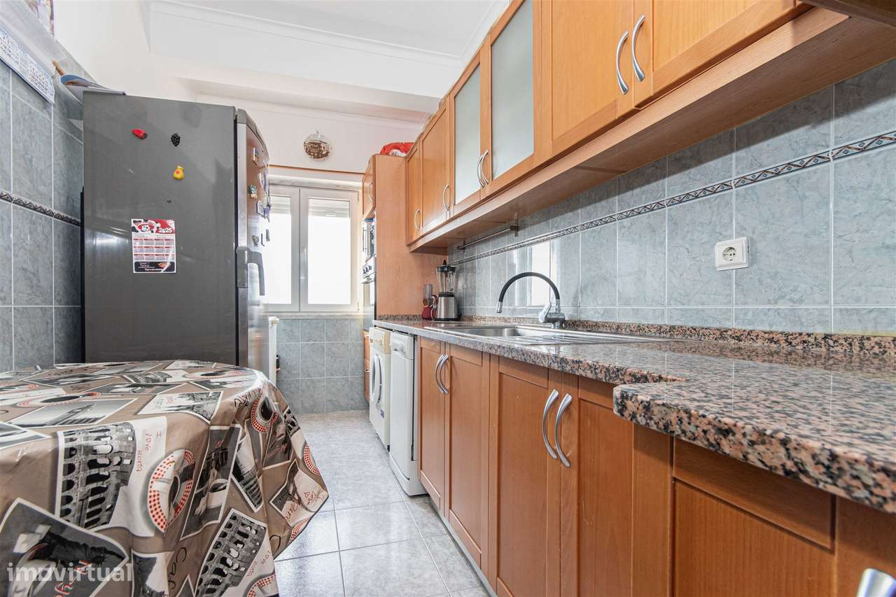 Apartamento T2 – Um Refúgio de Conforto e Luminosidade no Coração da C - Grande imagem: 4/21