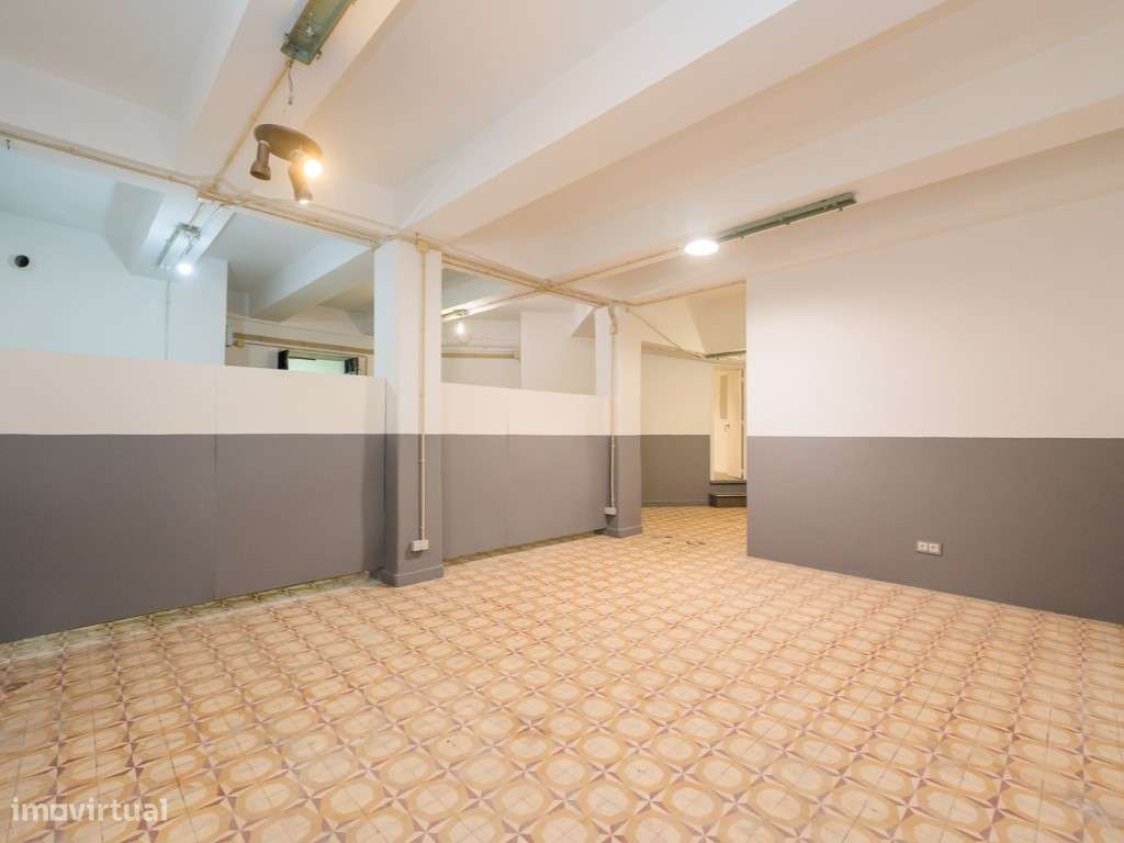 Loja para Investimento ou Comércio - Falagueira, Amadora-24