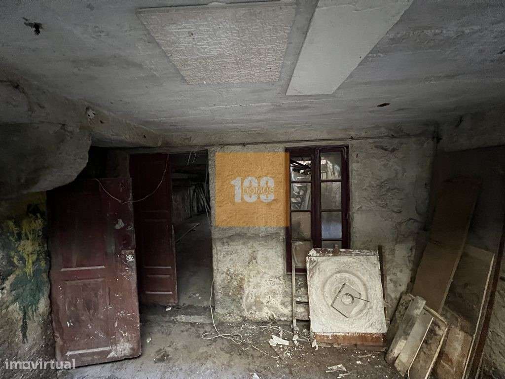 Prédio em S. Roque da Lameira - Grande imagem: 2/19