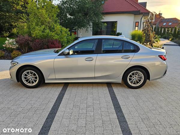 BMW Seria 3 320d M Sport - 8