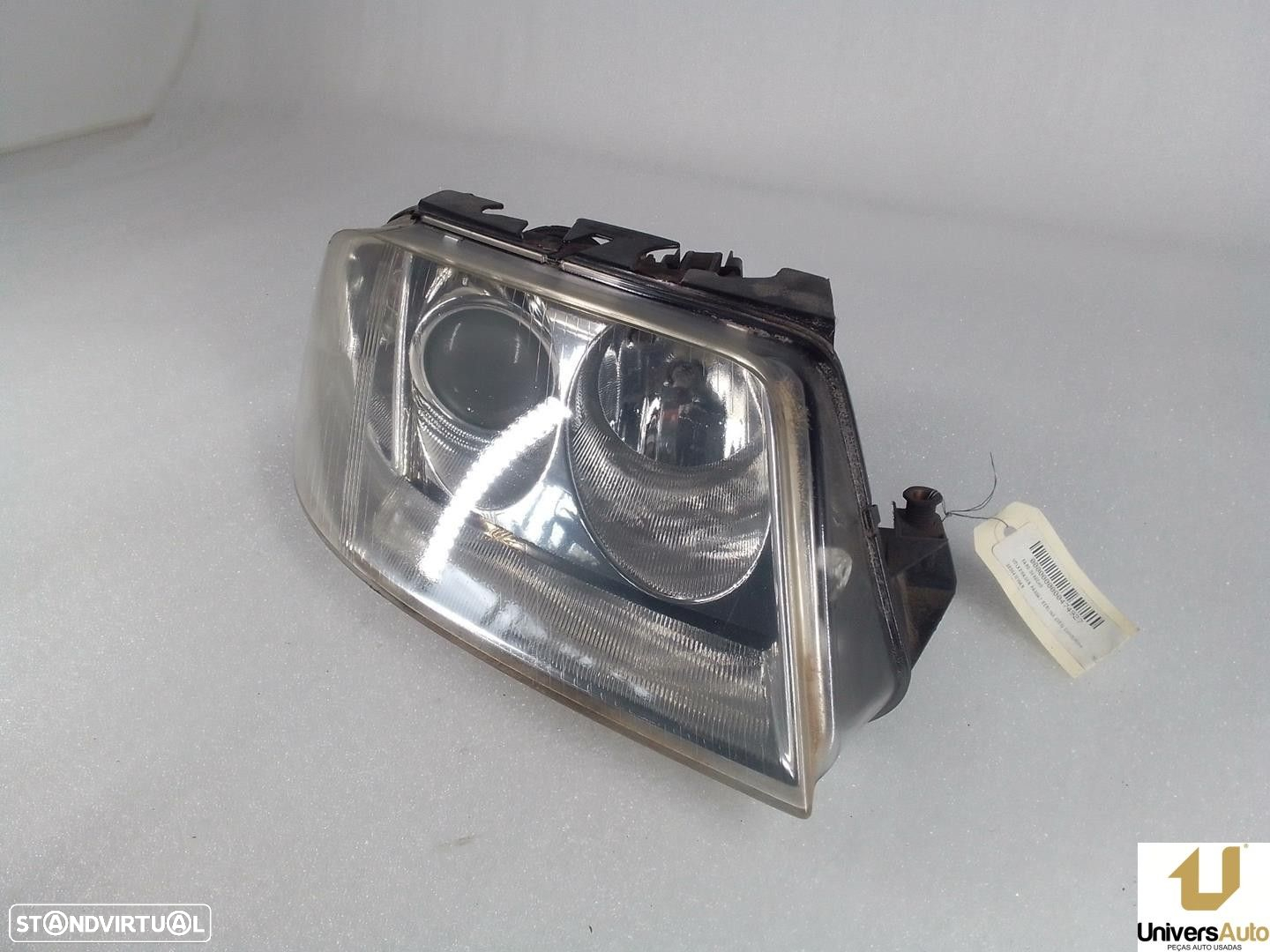 FAROL DIREITO VOLKSWAGEN PASSAT 2000 -3B0941016AN - 2