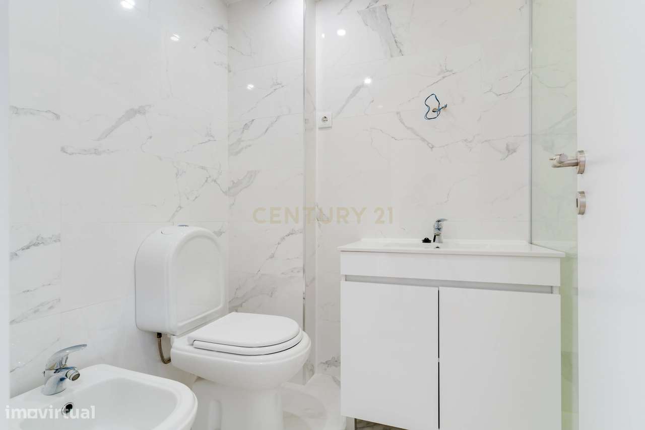 Apartamento T3 em Arrifana-17