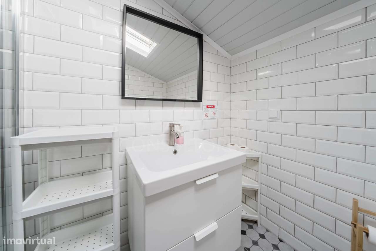 Apartamento T2 com Sótão e Varanda junto à Praia do Baleal-34