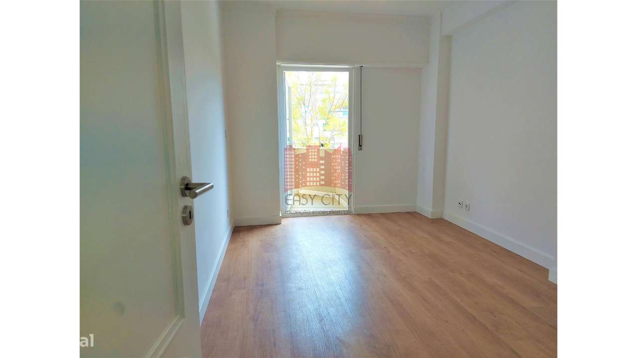 Apartamento T3 em Laranjeiras-4