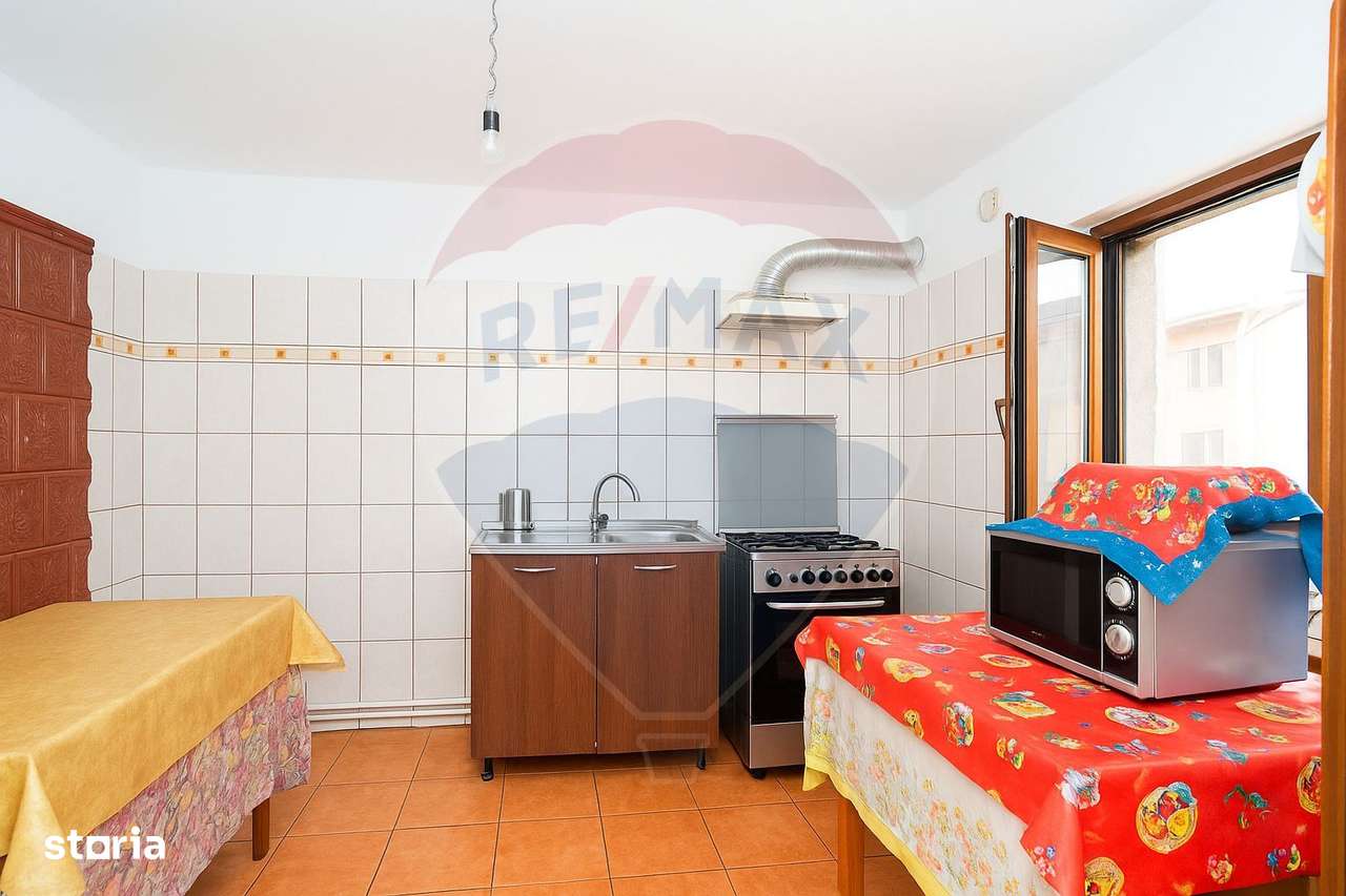 Casă de Vânzare, 3 Camere, 1577mp Teren la E58 - Lețcani, Iași-7