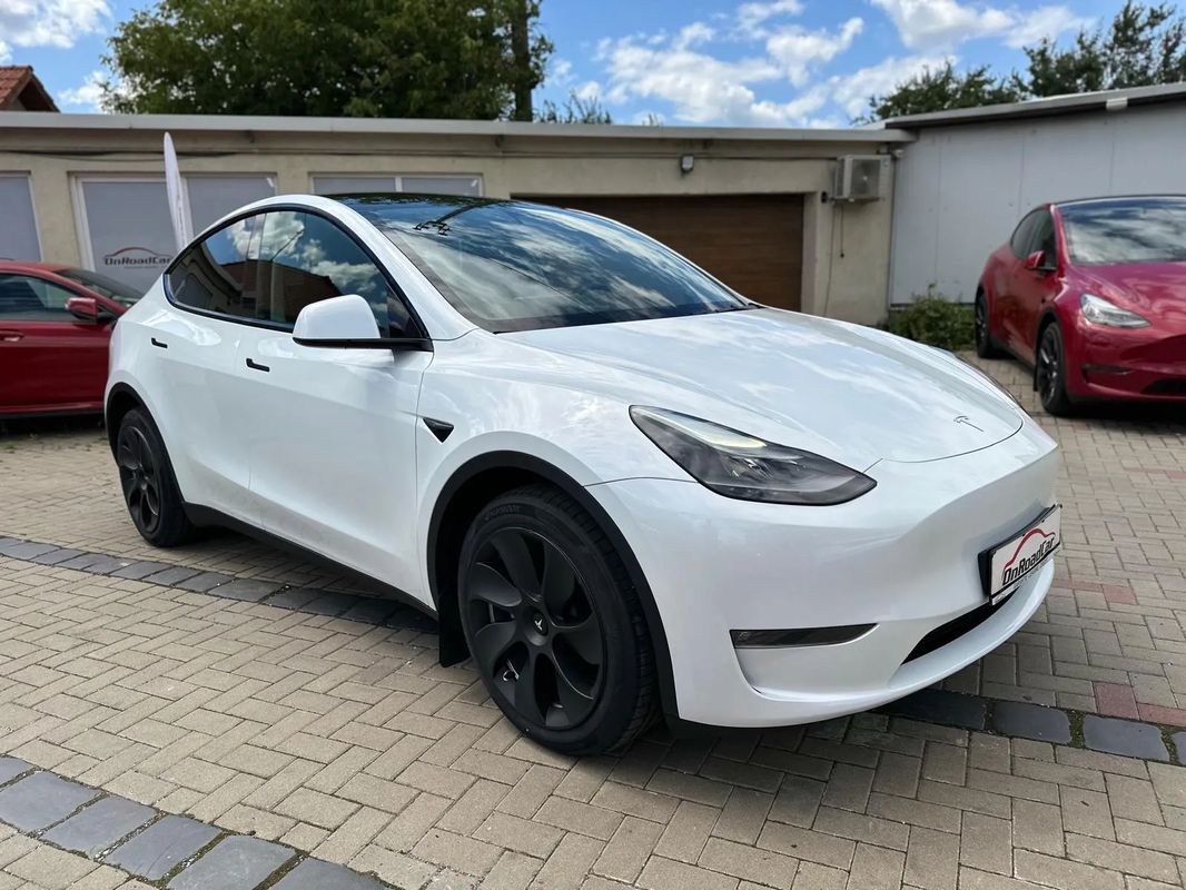 Tesla Model Y Long Range Dual Motor AWD - 2