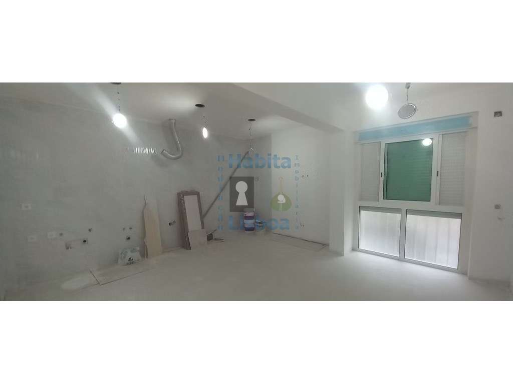 T2Remodelado no Laranjeiro - Junto ao Metro - Grande imagem: 4/15