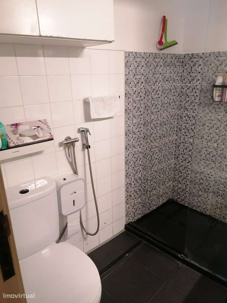 Apartamento T1 com bom espaço e localização central - Grande imagem: 5/8