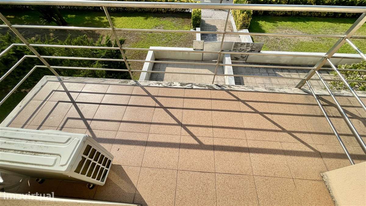 Moradia T4-Póvoa de Varzim-Centro-Acessos-2 Garagens Fechadas-16