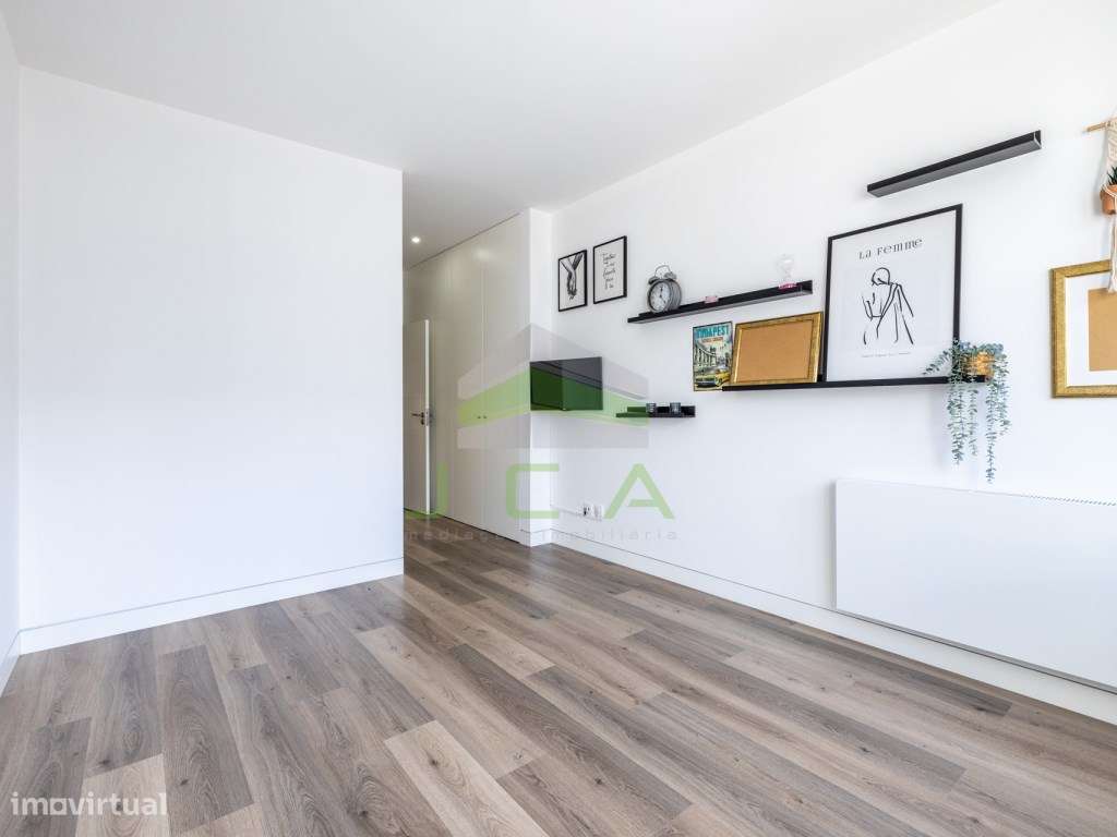 Apartamento T4 com terraço e piscina-38