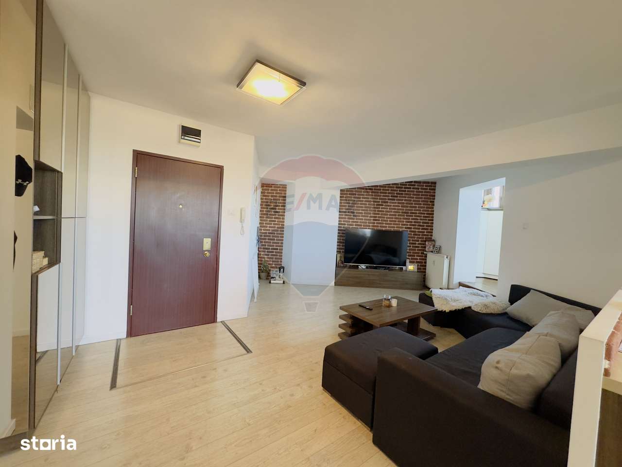 Apartament cu 3 camere + terasa inchisa (camera)  zona Decebal/Dacia-1
