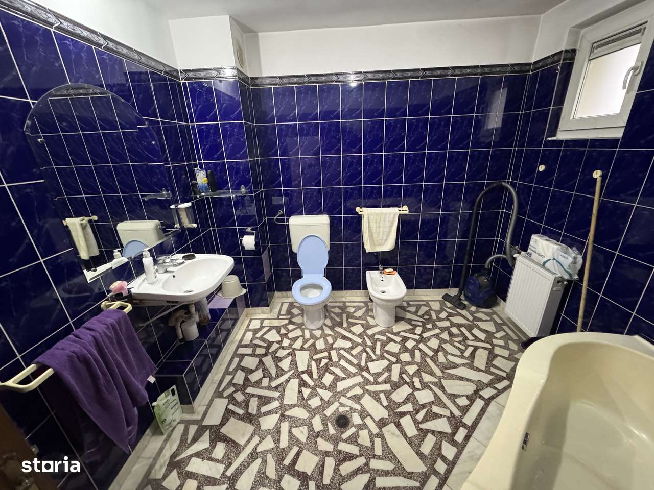 Casă cu 8 camere, subsol și mansardă Zona Sălaj Sector 5-8