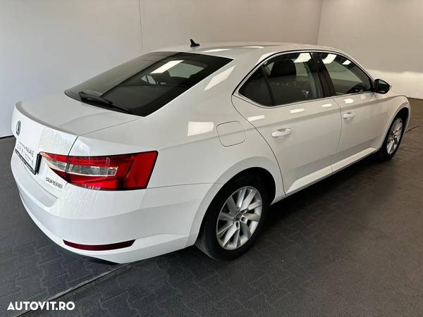 Skoda Superb 2.0 TDI DSG Style - 4