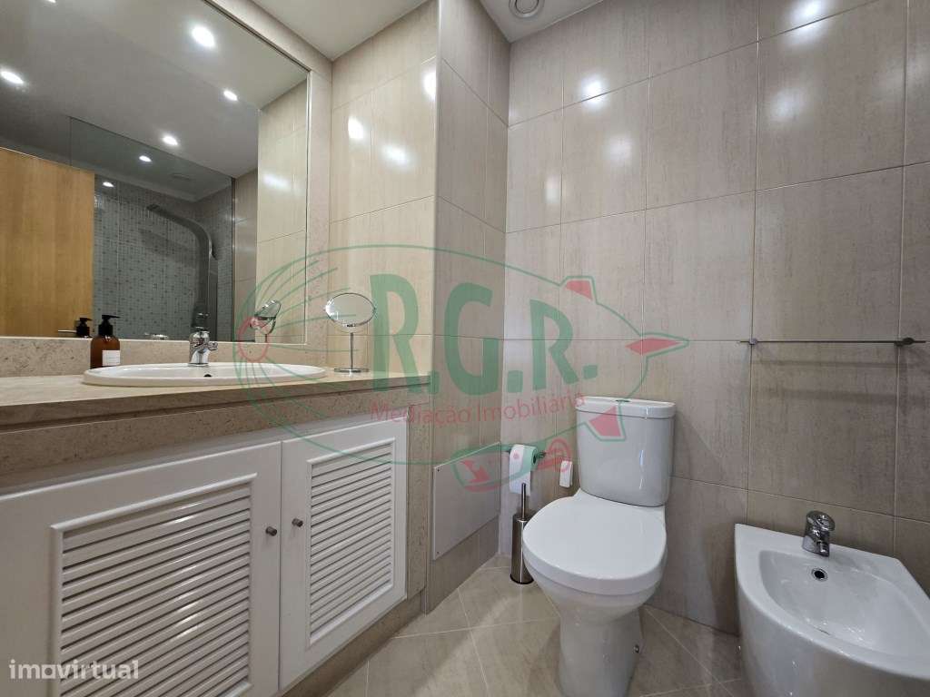 Apartamento T2| Lg Garagem 2 Carros | Localização Central São Cosme-32