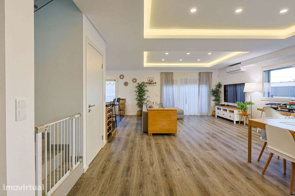 Moradia T4 com jardim, Fernão Ferro-13