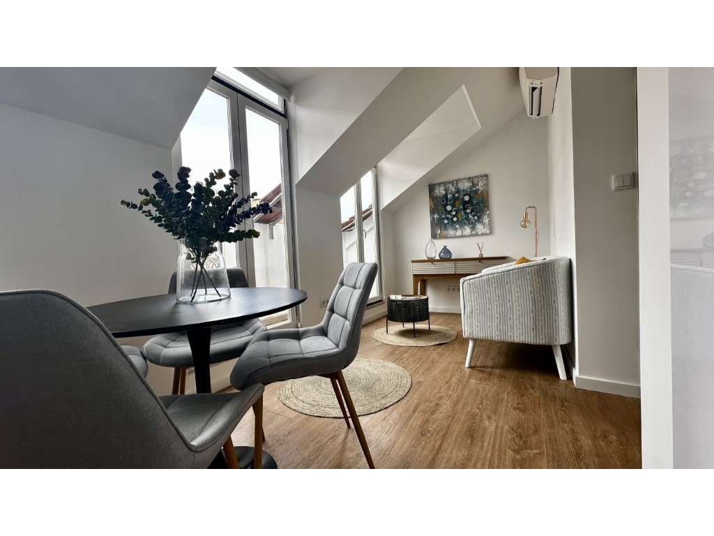 Apartamento T2 Renovado em São Vicente-2