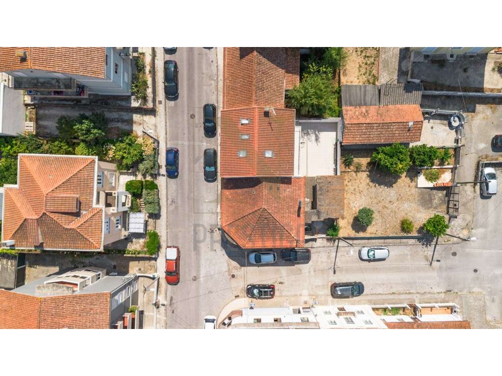 Moradia T8 no Bairro Norton de Matos-44