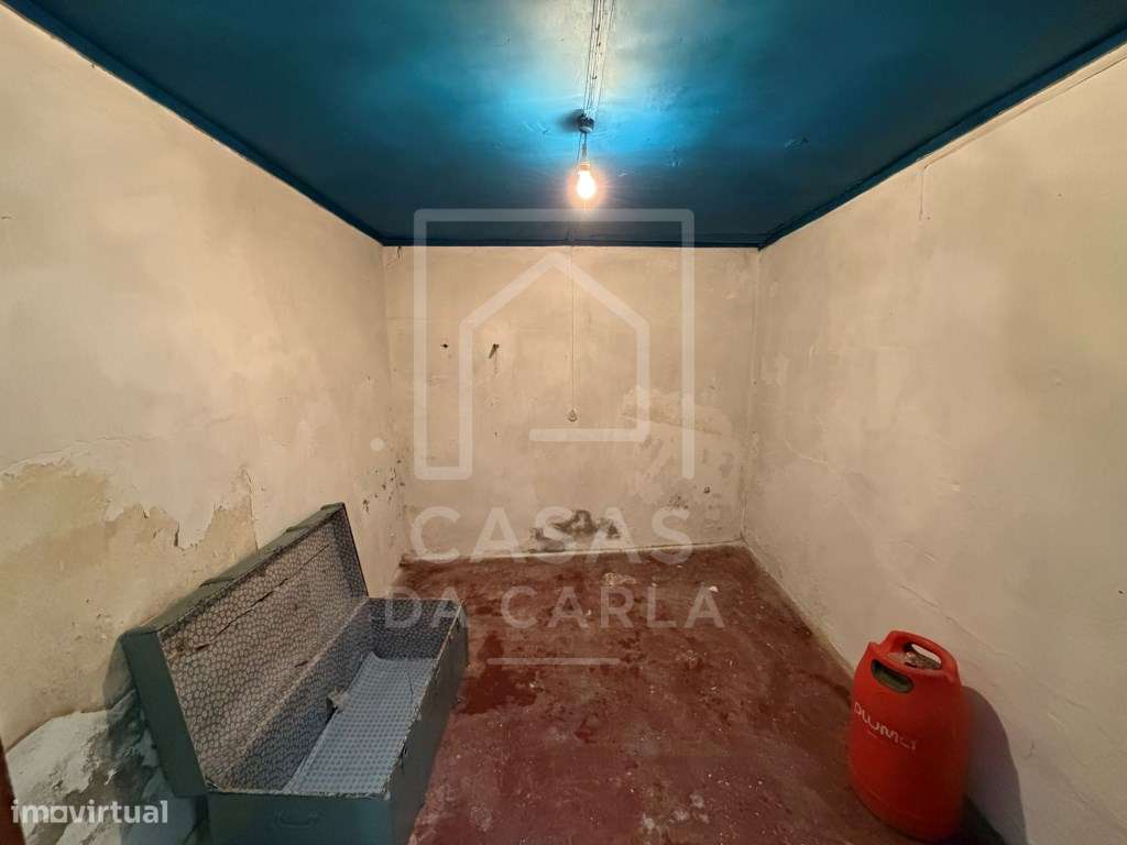 Moradia com espaço comercial com 657m2 em Albergaria dos Fusos-32