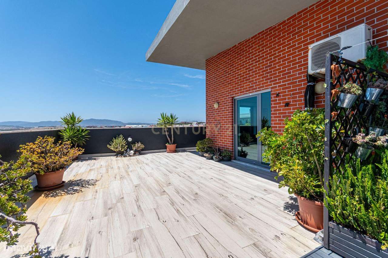 Apartamento Único T2 de 82m2 com Terraço de 75m2 em Porto Salvo-20