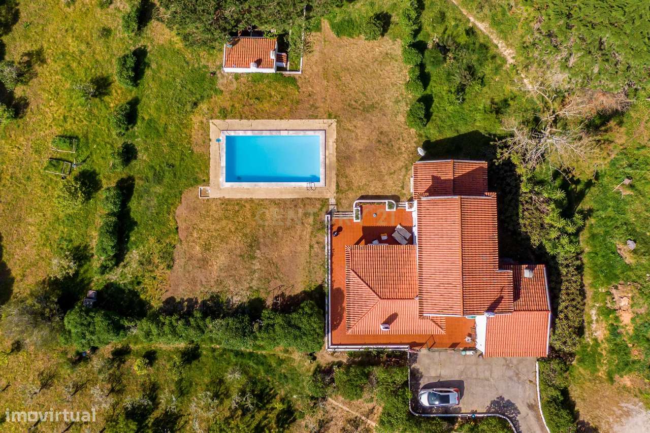 Quinta de 14000m2 com moradia T4 e piscina | Sintra-37