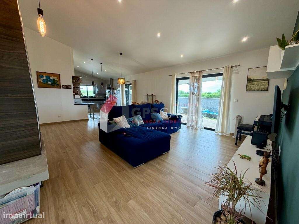 Moradia T3 de arquitetura moderna com excelentes áreas!-15