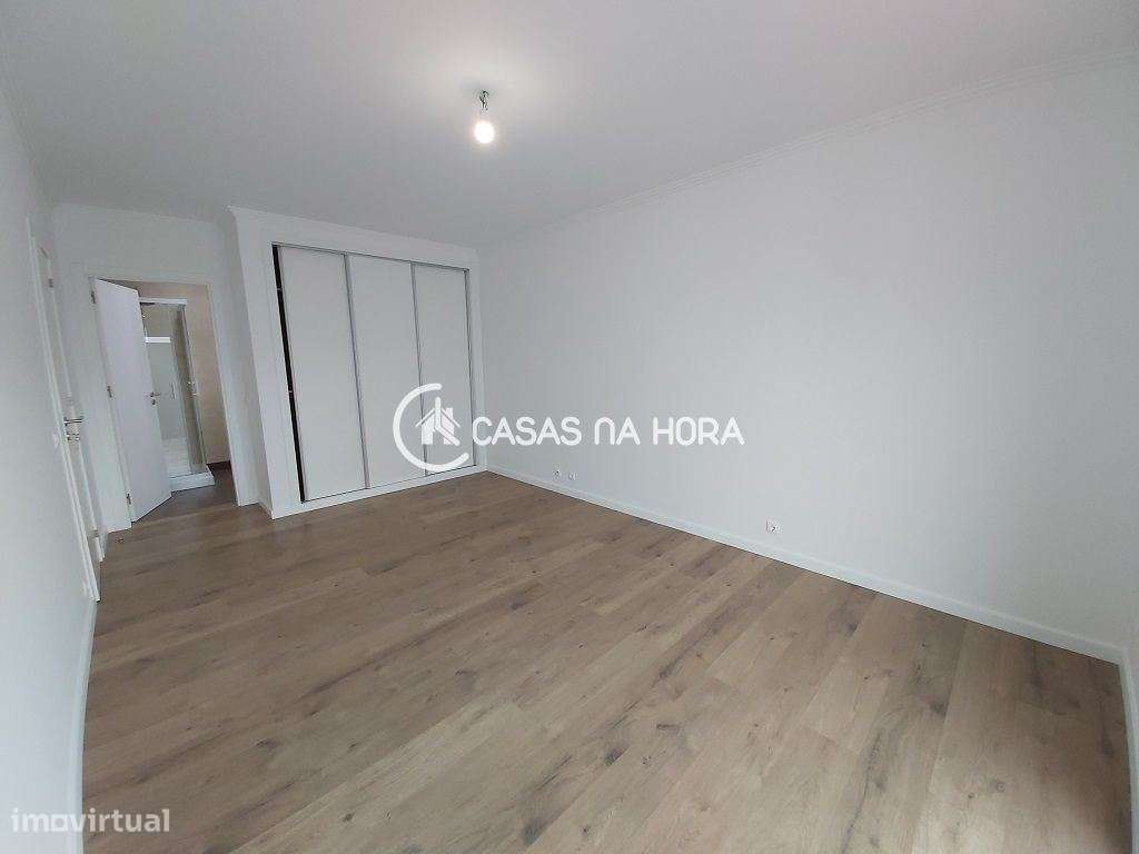 EXCELENTE MORADIA V3 + 1  3 Pisos  REMODELADA  Próximo ao Centro da...-15