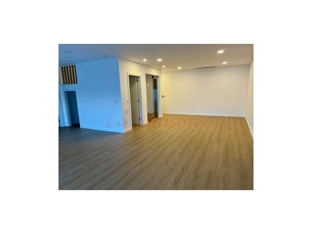 Moradia V5 no centro de Loures-53