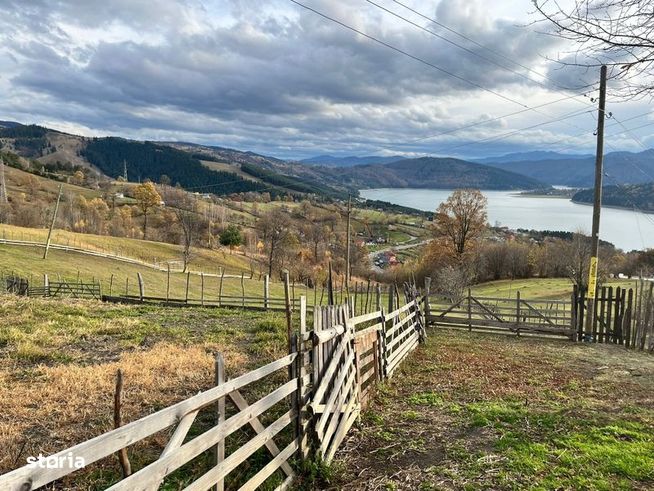 2000mp teren intravilan cu vedere la lacul Bicaz si Ceahlau