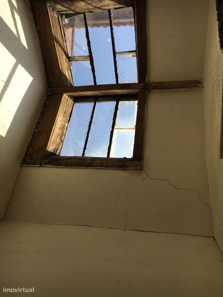 Vende-se Prédio para resuperar-10