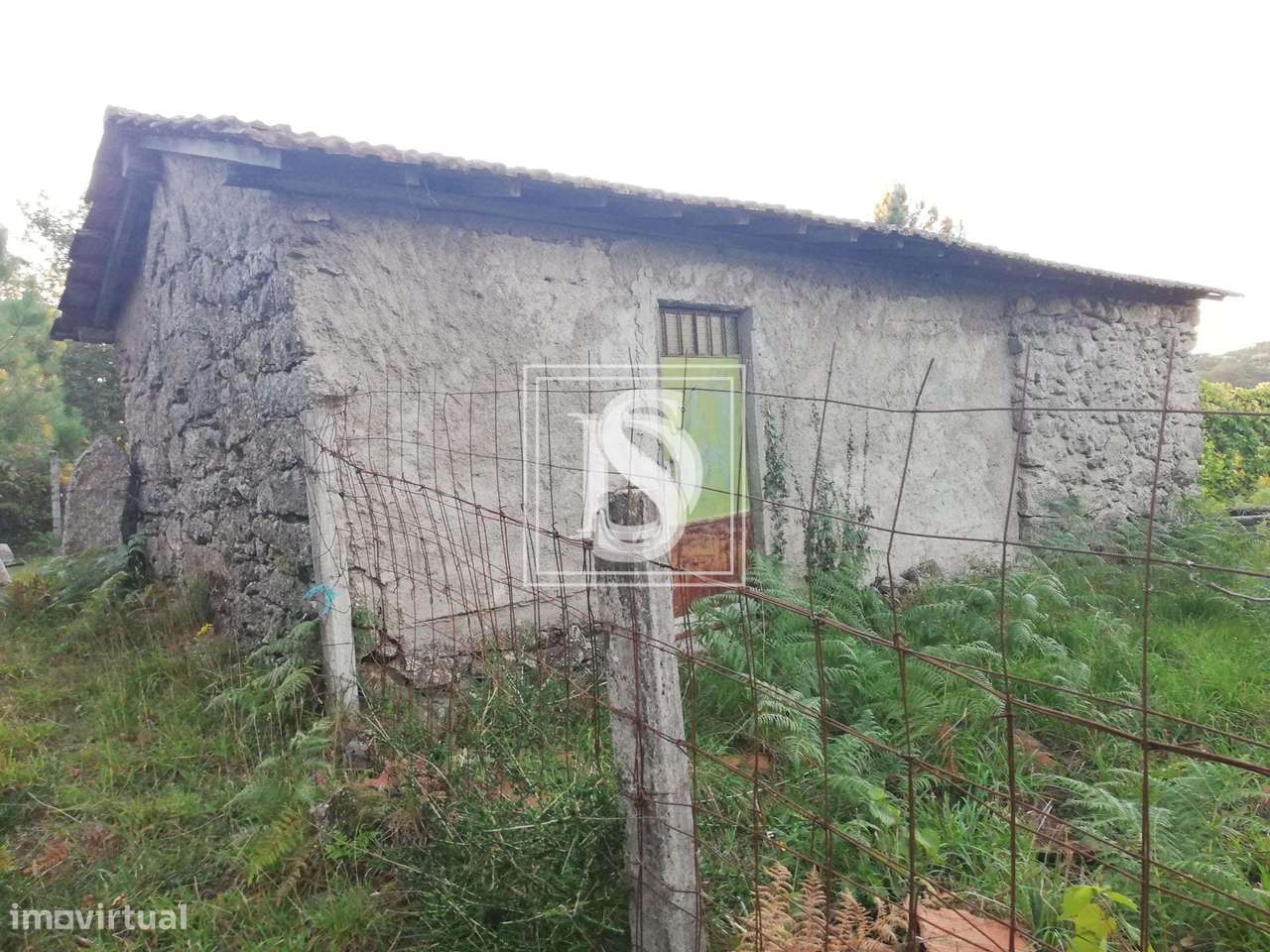 Moradia T2 para Restaurar com terreno,   em Serzedelo, Póvoa de Lanhos - Grande imagem: 2/9