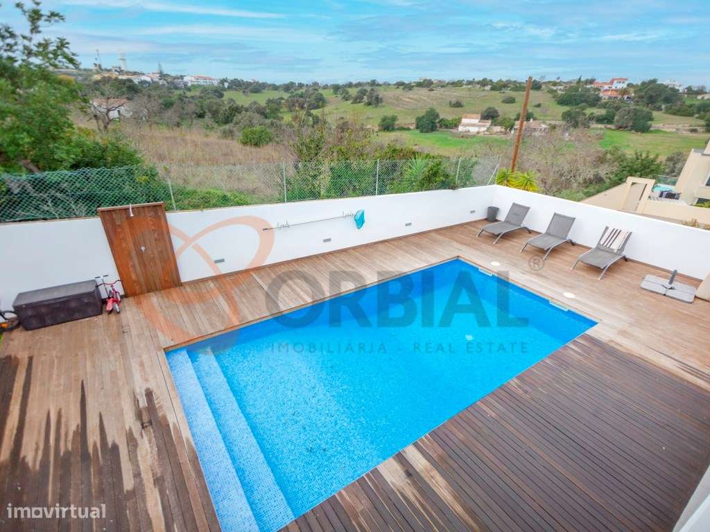 Moradia para venda em Albufeira com 6 quartos e piscina-6
