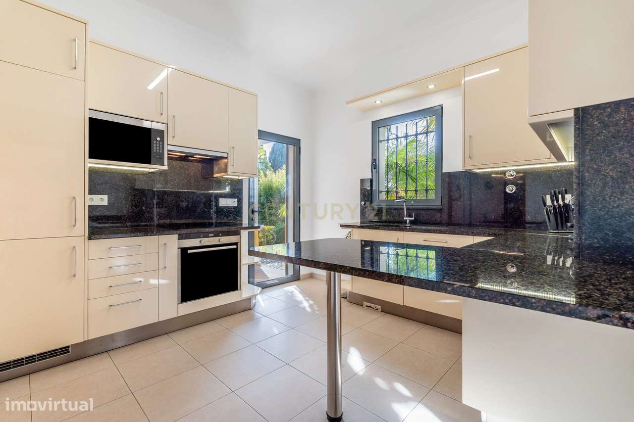 Moradia Unifamiliar de Prestígio | Guia – Albufeira | T4 | Piscina | J-12