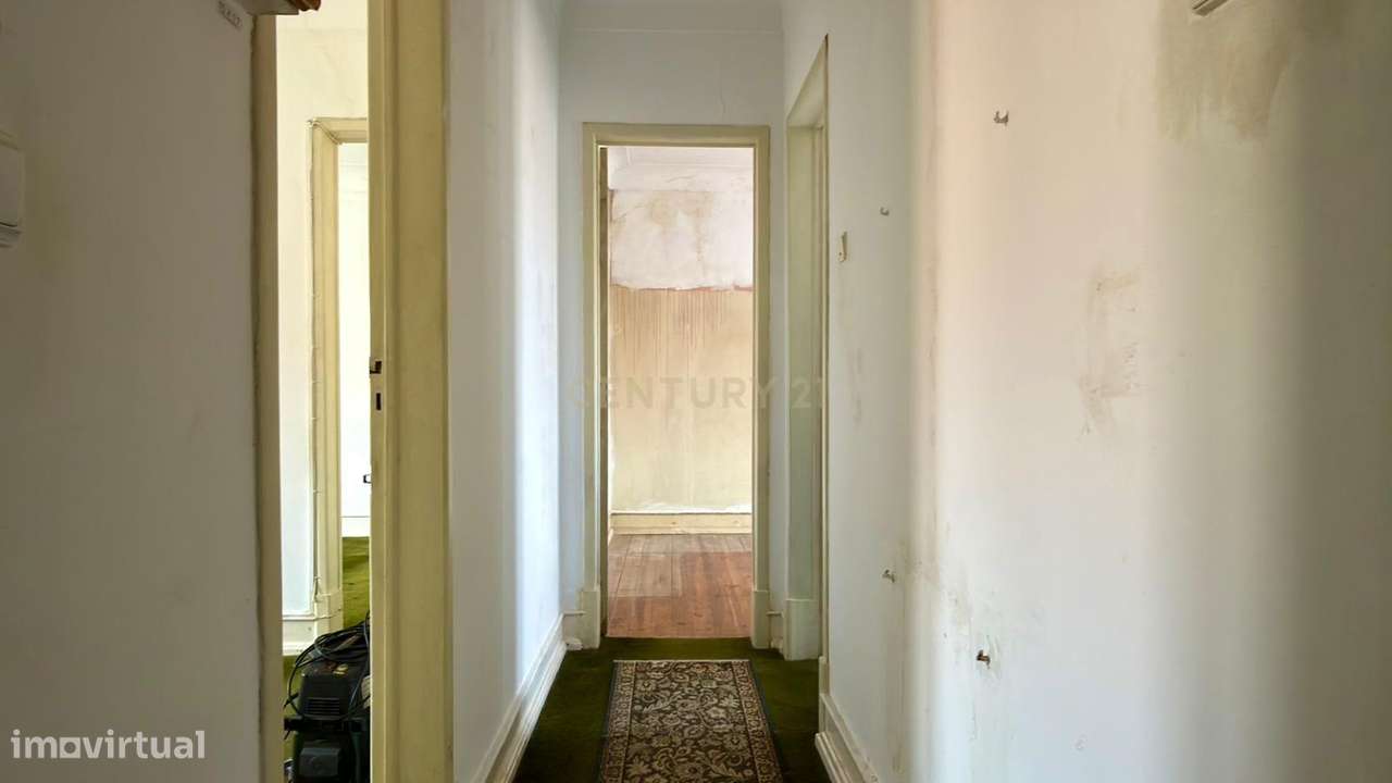 Apartamento T2 para Remodelação, Centro de Almada-10