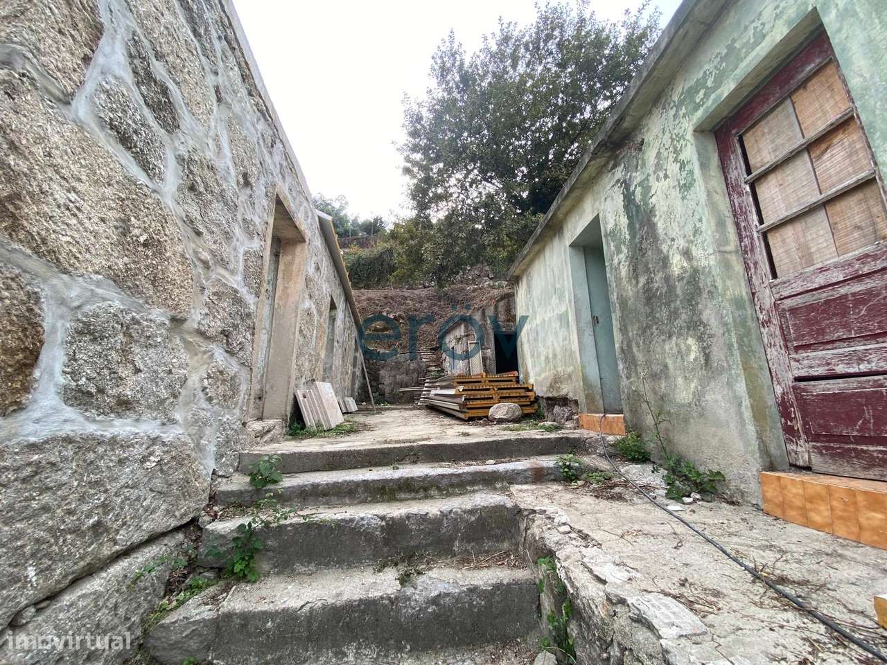 Moradia para Reabilitação com Terreno e Vista Panorâmica - Grande imagem: 4/29