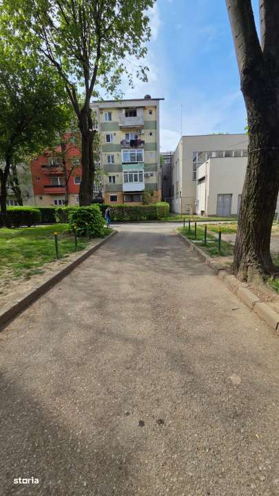 Apartament 3 camere – Zona Solidaritatii, etaj intermediar-0