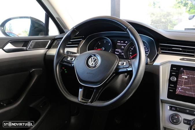 VW Passat 2.0 TDI Confortline - 17