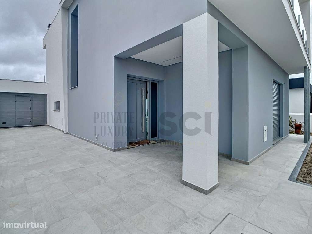 Moradia T3 com Logradouro e Churrasqueira em Pinhal General-7
