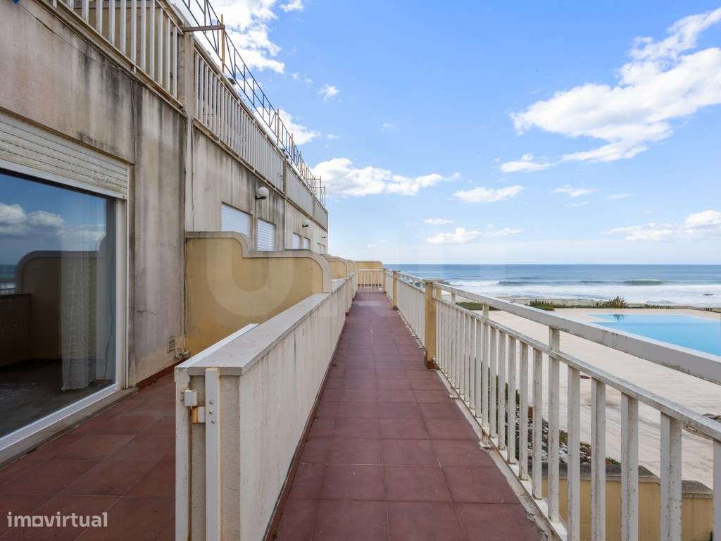 Moradia T2 com piscina e vista mar para venda em Santa Cruz.-15