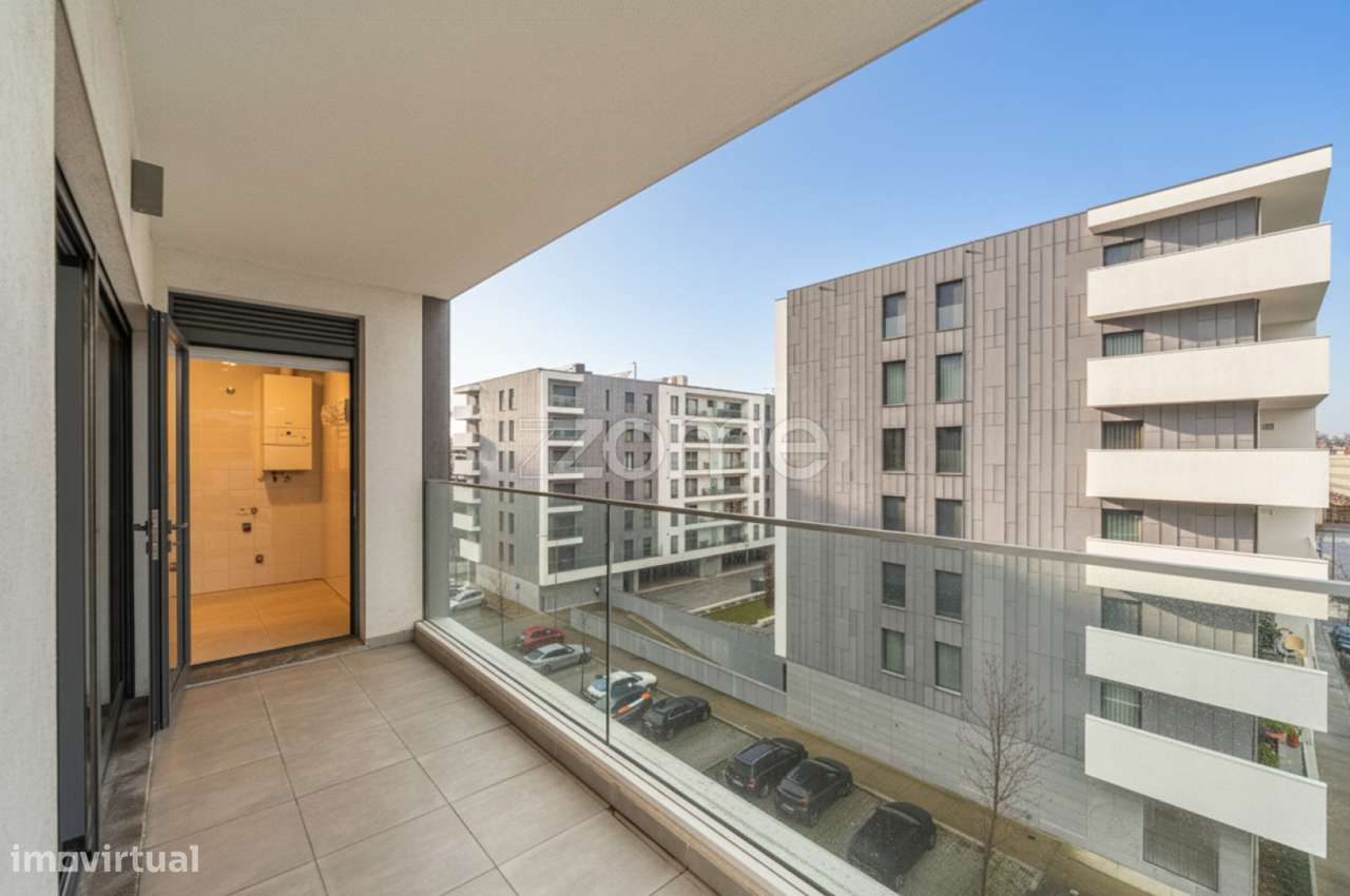 Apartamento T2 com Varanda e Lugar de Garagem - Grande imagem: 4/26