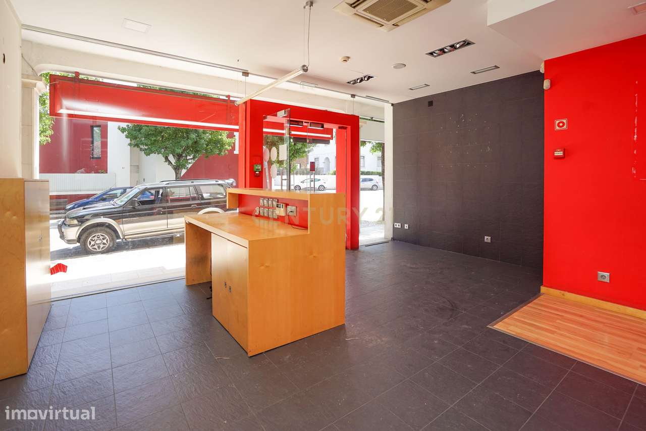 Loja para arrendamento no centro da Lousã - Grande imagem: 5/24