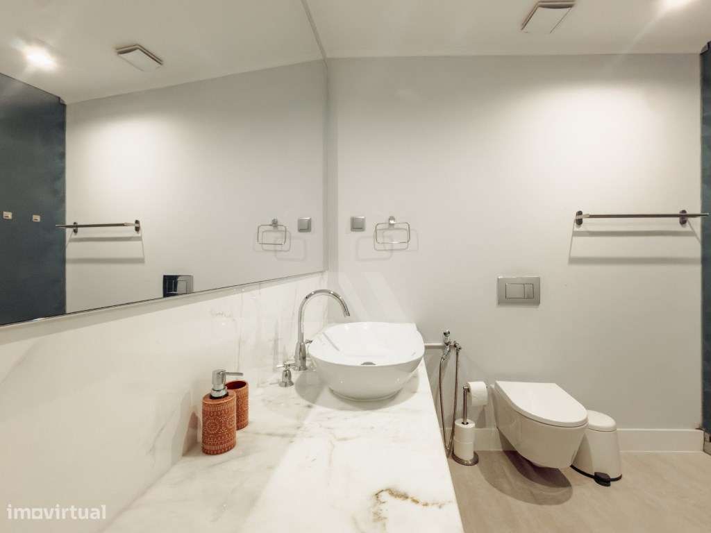 Apartamento T2 Totalmente Renovado e Mobilado em Lisboa-29