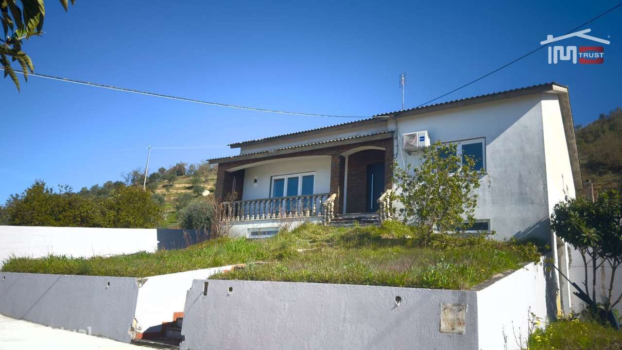 Moradia Isolada T3 Renovada c/ Garagem, Suite, Coz. Equipada, Água ... - Grande imagem: 4/33