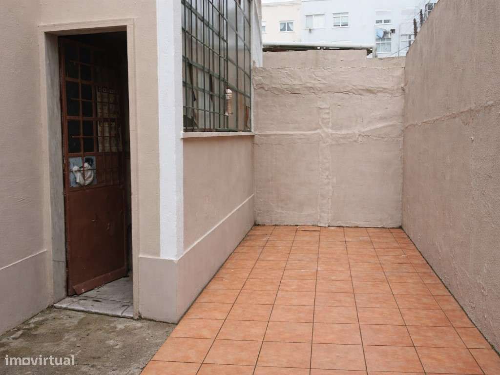 Espaço Comercial na Amadora com terraço de 13m2 - Grande imagem: 2/5