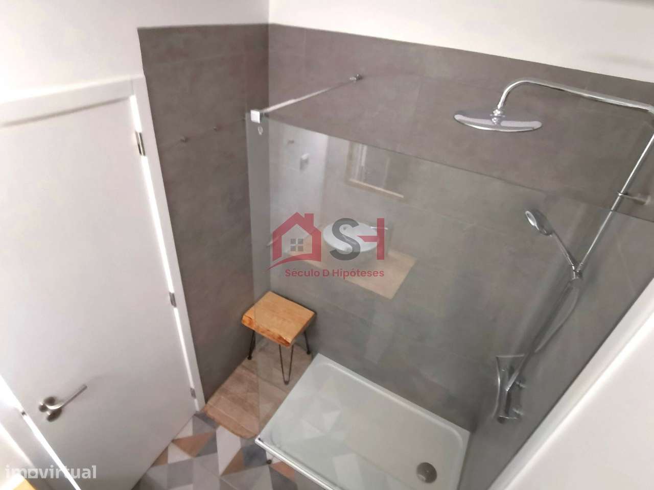 *Prédio com 2 Apartamentos + Loja + Arrecadação – Santa Cruz*-28