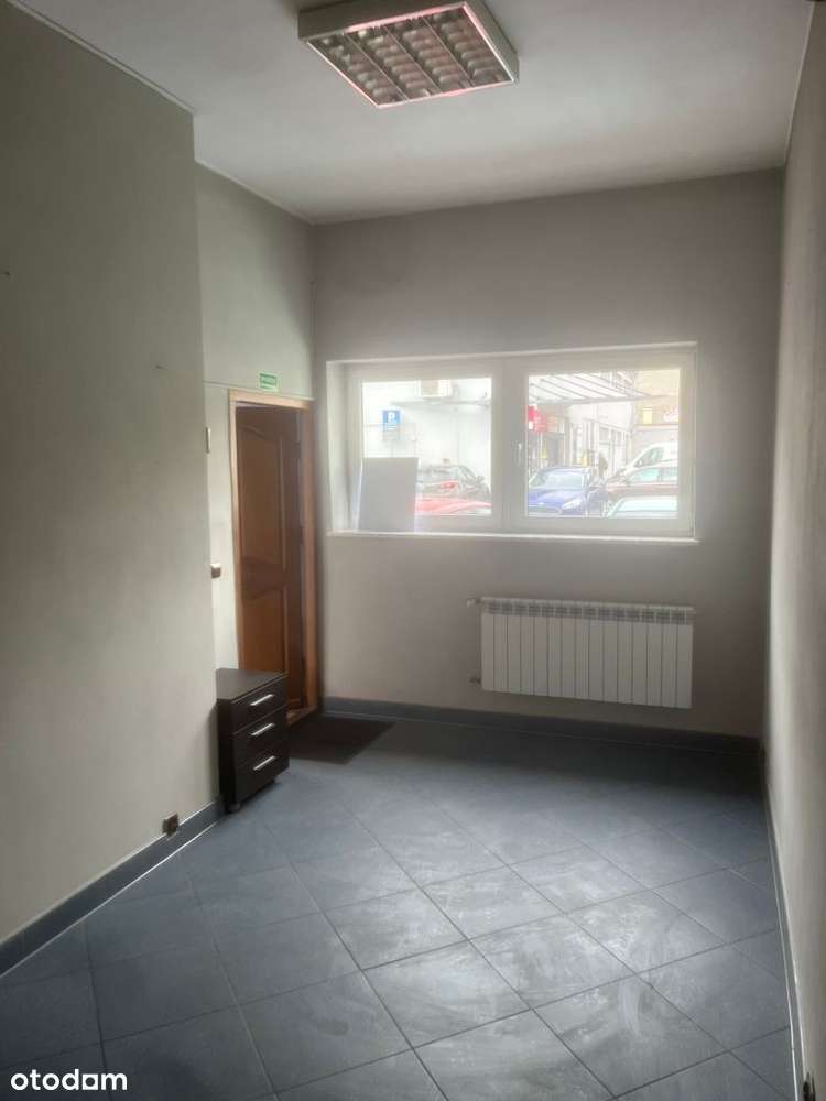 Handlowy w centrum przy głównej drodze z parkingie - Pełny obrazek: 4/6