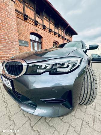 BMW Seria 3 318d Touring Advantage - 2