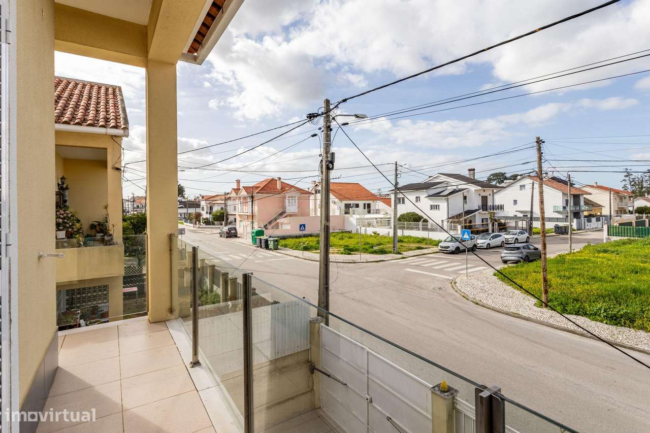 Moradia T4 remodelada na Quinta do Conde-14