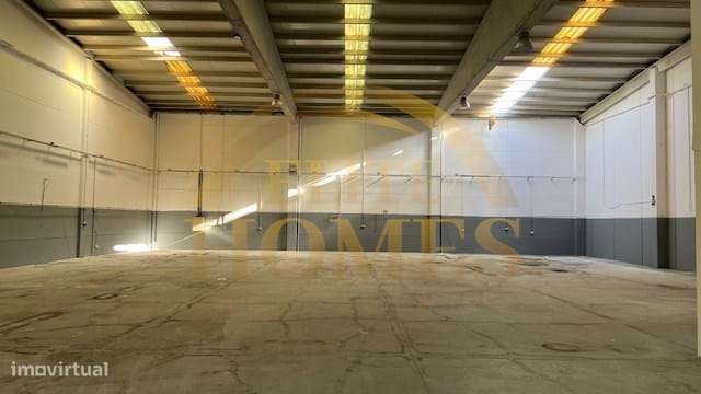 Armazém para venda na Quinta do Anjo.-7