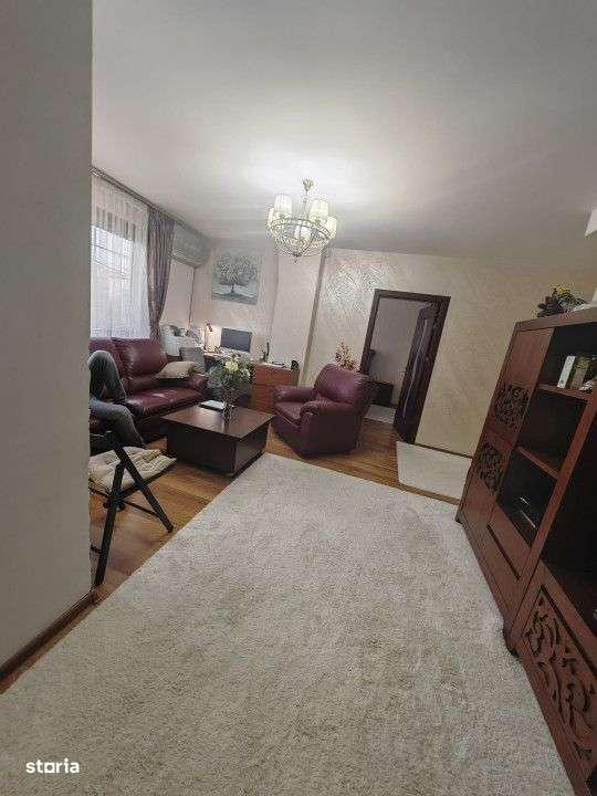 3 CAMERE | INEL 2 | BLOC 2015 - Imagine principală: 2/15