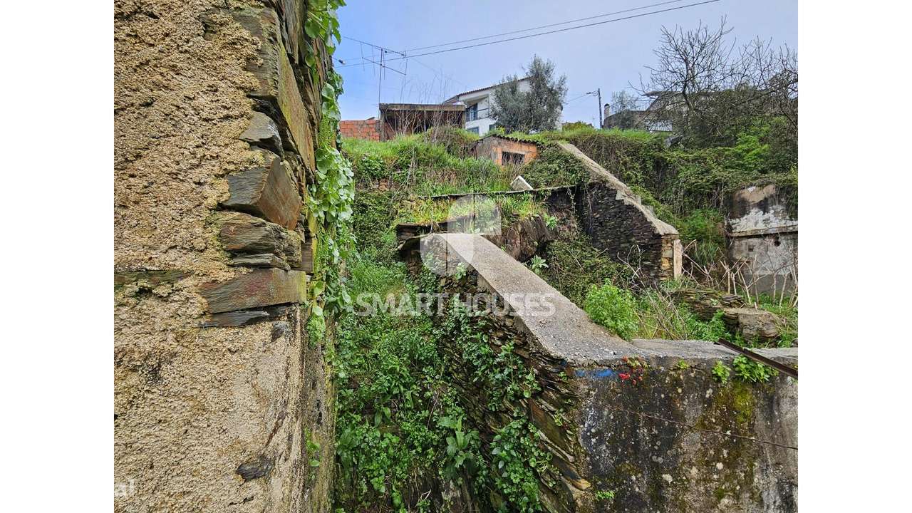Ruína em Vinhó p/ reconstruir - Grande imagem: 4/12